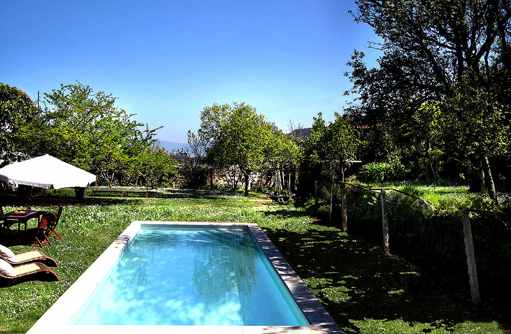 Piscina MANUEL CORREIA FERNANDES, ARQUITECTO E ASSOCIADOS Piscinas modernas