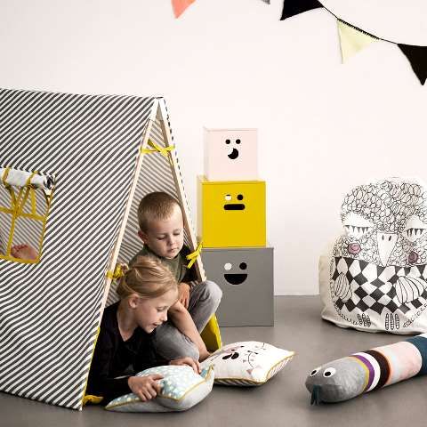 L'univers enfant de Ferm living , decoBB decoBB Dormitorios infantiles modernos: Juguetes