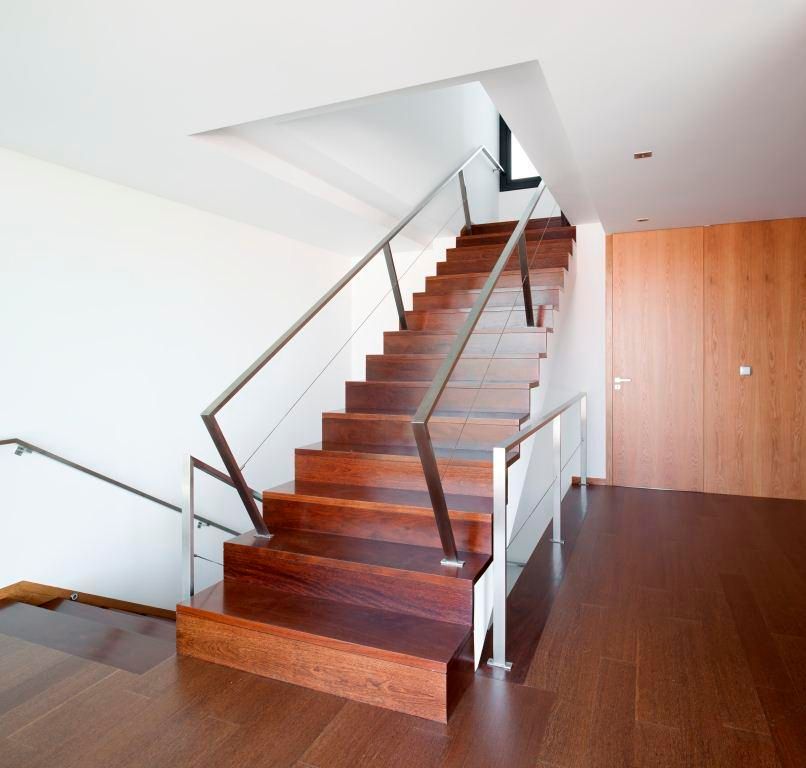 Casa S. Roque, Urban Core Urban Core Minimalist corridor, hallway & stairs