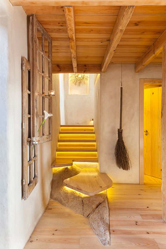 A Jóia d'Azóia, pedro quintela studio pedro quintela studio Couloir, entrée, escaliers ruraux Effet bois