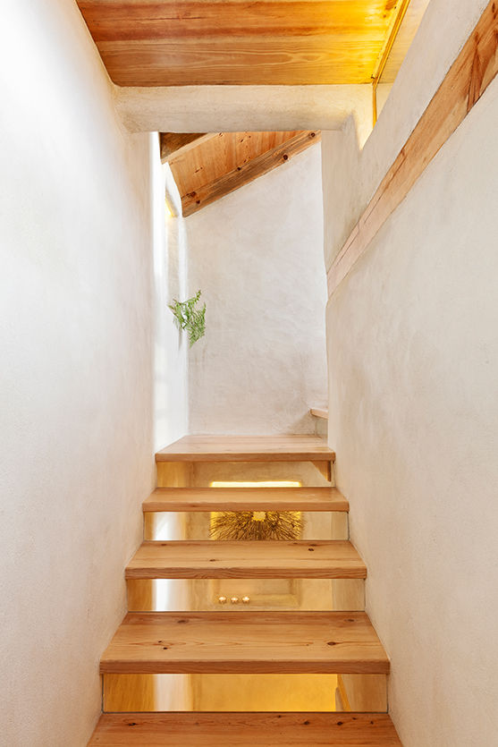 A Jóia d'Azóia, pedro quintela studio pedro quintela studio Pasillos, vestíbulos y escaleras de estilo rural