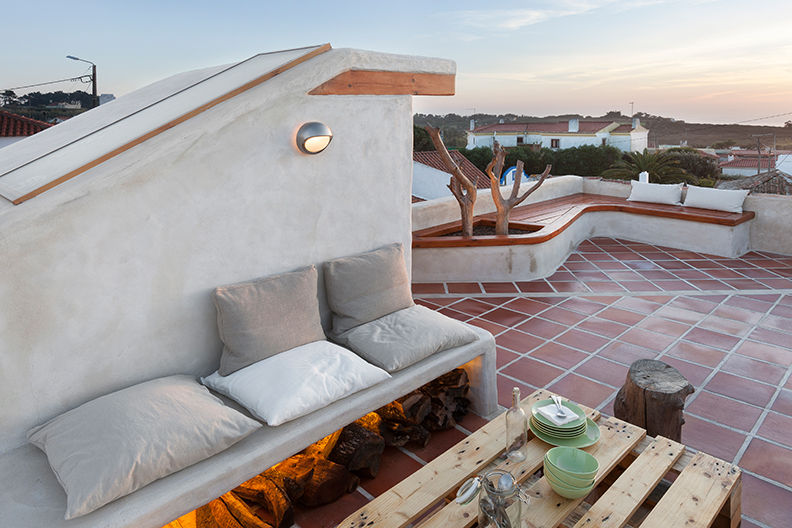 THE AZÓIA´S JEWEL, pedro quintela studio pedro quintela studio Country style balcony, porch & terrace