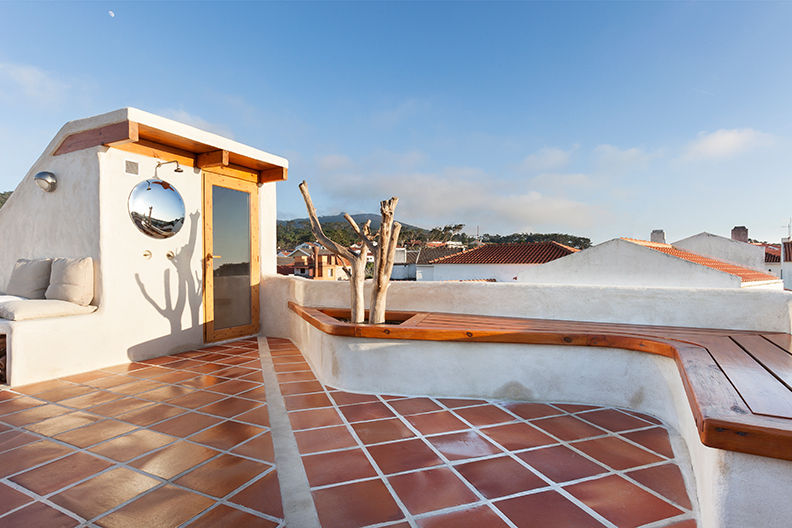 THE AZÓIA´S JEWEL, pedro quintela studio pedro quintela studio Country style balcony, veranda & terrace