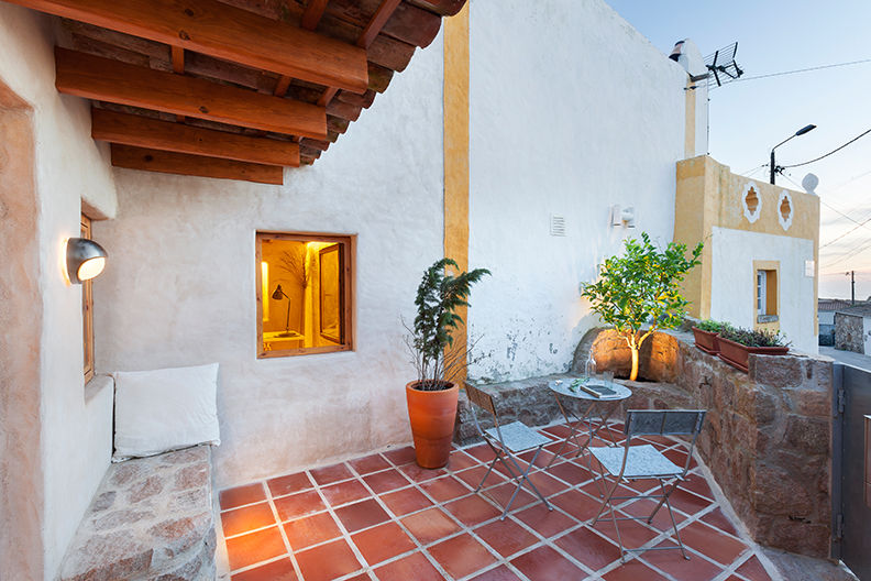 A Jóia d'Azóia, pedro quintela studio pedro quintela studio Balcones y terrazas de estilo rural