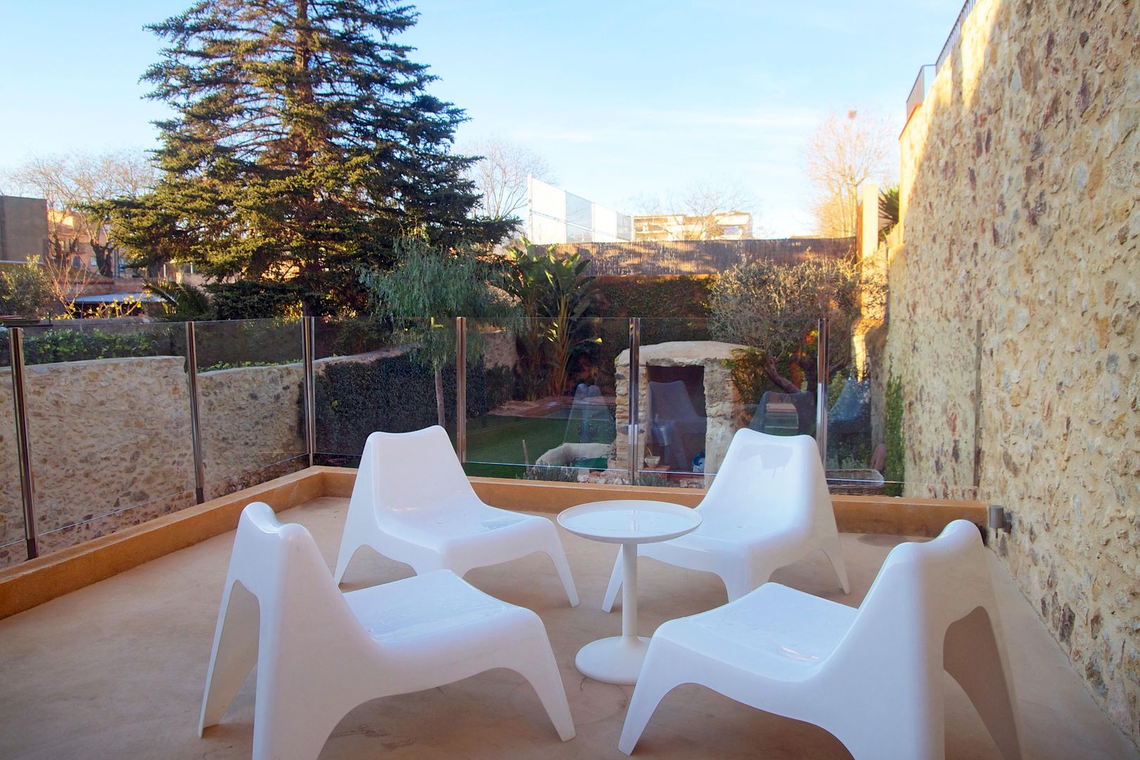 Vivienda Palafrugell, Brick Serveis d'Interiorisme S.L. Brick Serveis d'Interiorisme S.L. Akdeniz Balkon, Veranda & Teras