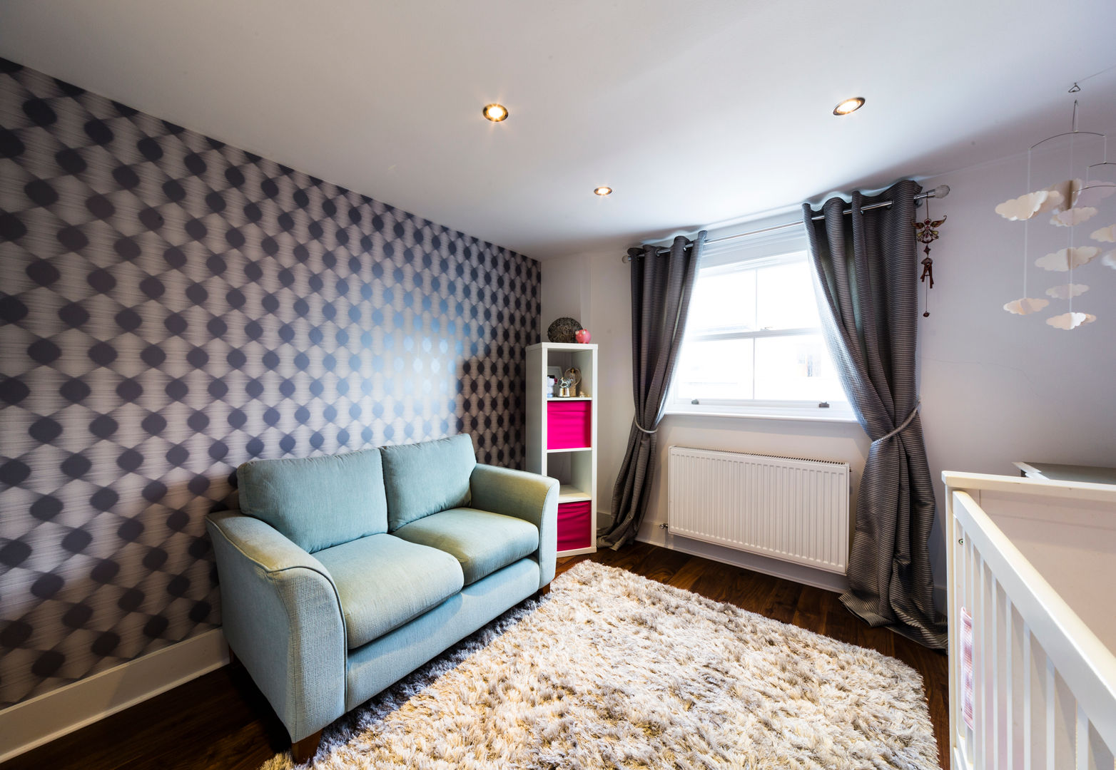 Grey-pink-turquoise baby room Affleck Property Services Phòng trẻ em phong cách hiện đại