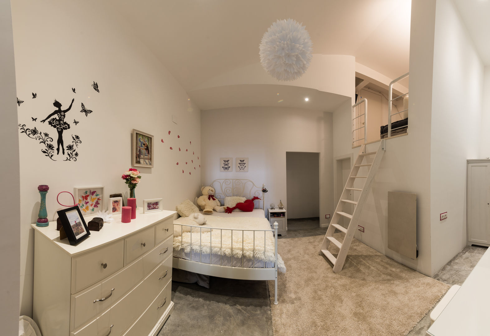 homify Modern nursery/kids room