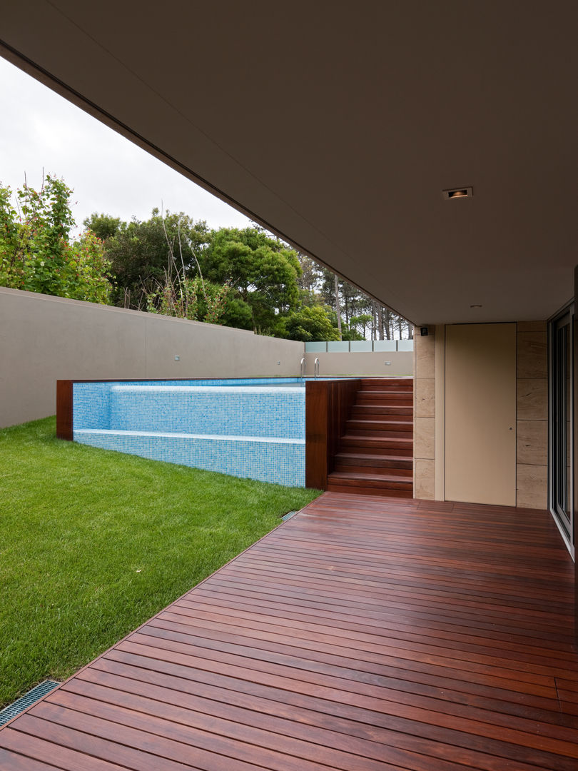 Casa AA, XYZ Arquitectos Associados XYZ Arquitectos Associados Modern pool