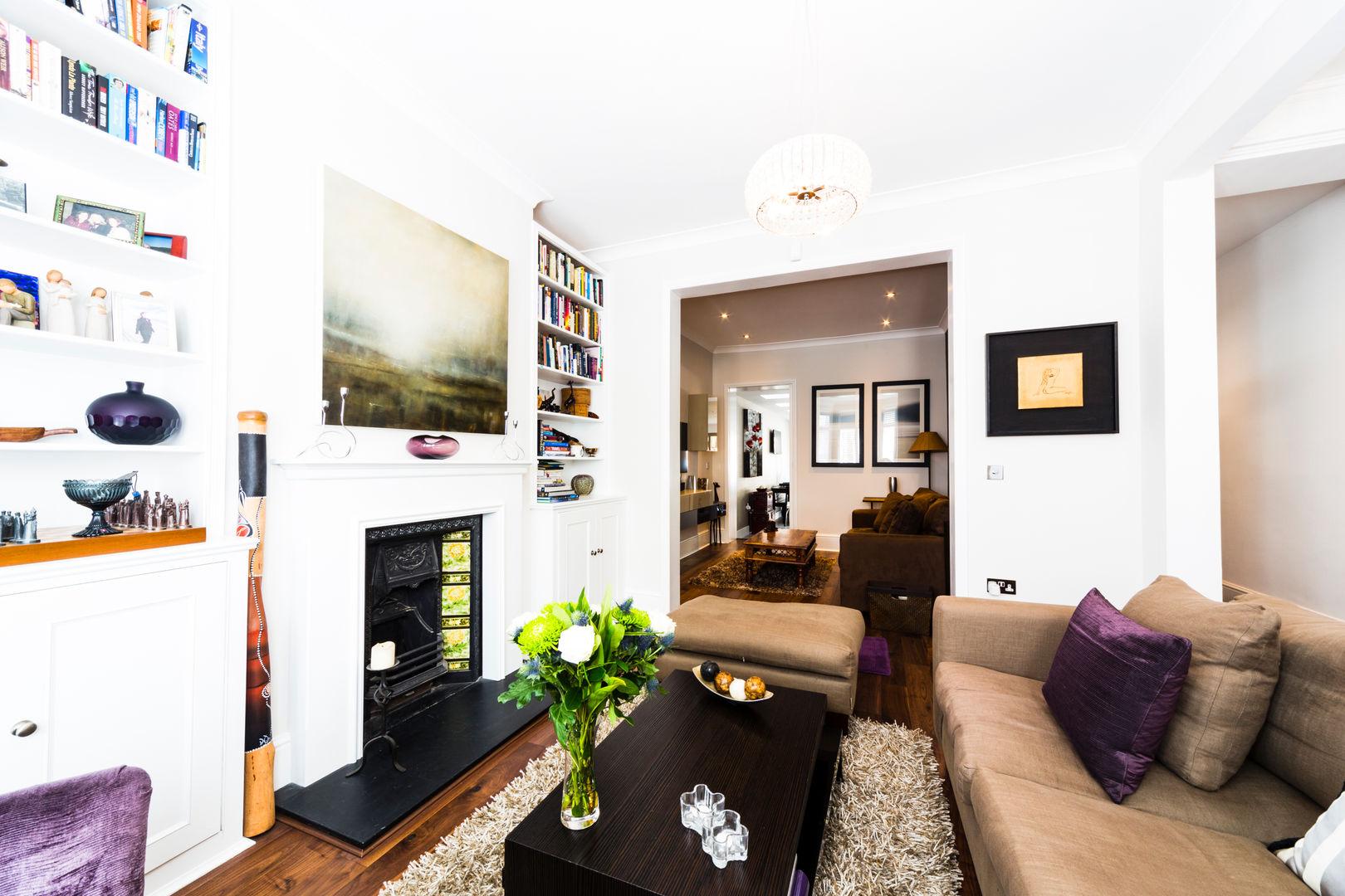 White Living Room with wooden floors, brown sofa, carpet and purple accents Affleck Property Services Livings de estilo moderno