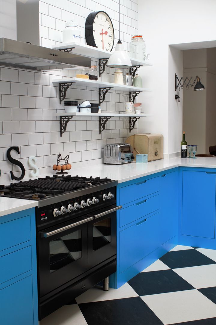 Industrial Kitchen With American Diner Feel homify 인더스트리얼 주방 솔리드 우드 멀티 컬러 flat panel,bianco venato,metro tiles,farrow & ball,st giles blue,open shelving,vintage brackets,Ilve roma twin range,checkerboard floorin,industrial