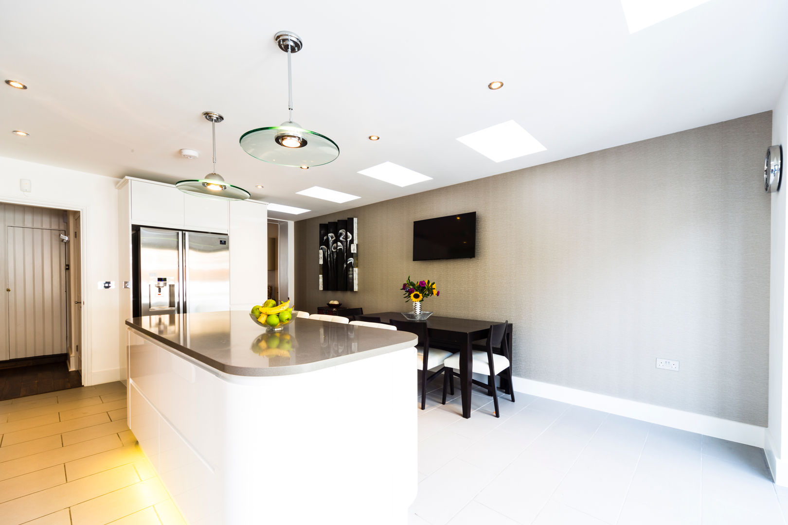 Dining room with a black dining table and chairs Affleck Property Services Moderne eetkamers