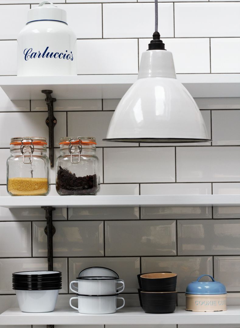 Industrial Kitchen With American Diner Feel homify Cocinas industriales Madera maciza Multicolor metro tiles,dark grout,pendant light,open shelving,vintage brackets,vintage accessories