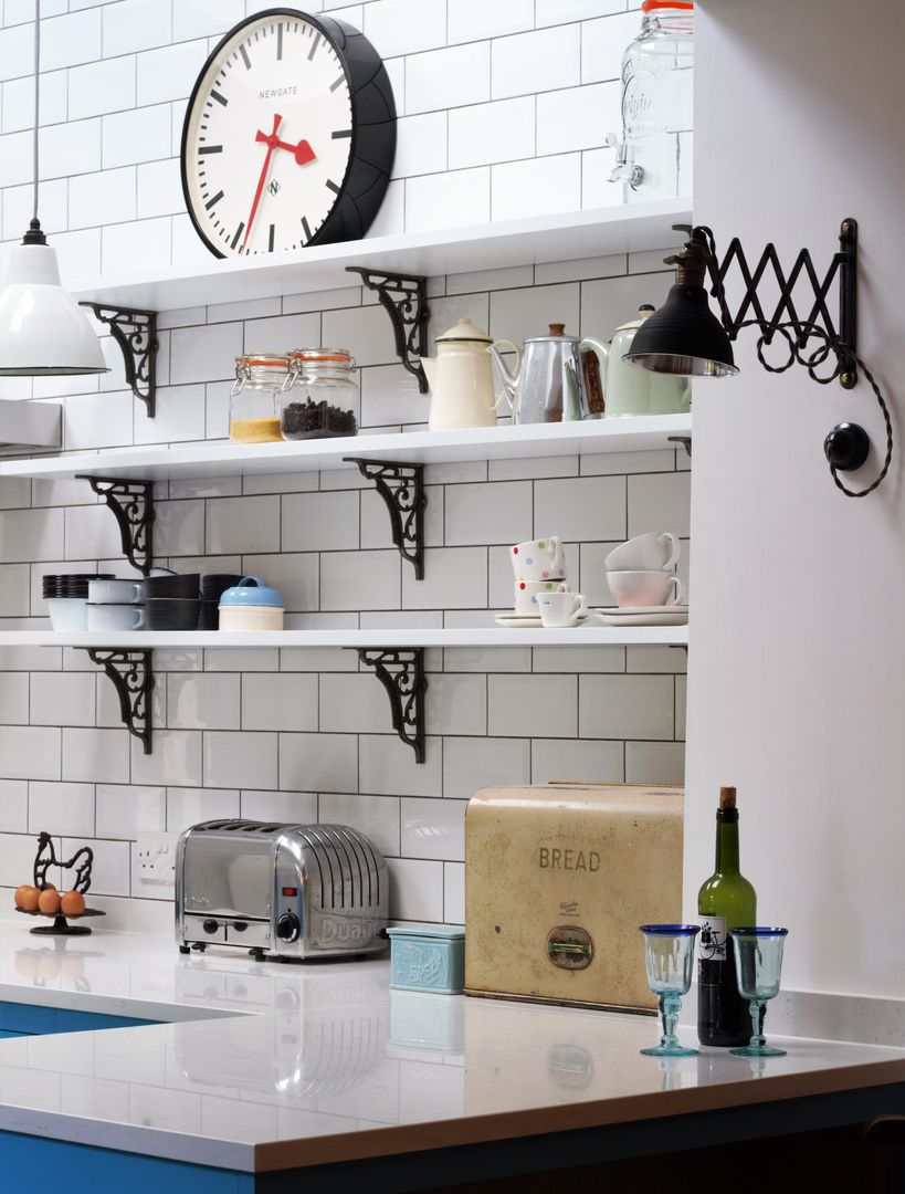 Industrial Kitchen With American Diner Feel homify مطبخ خشب نقي Multicolored metro tiles,dark grout,open shelving,vintage brackets,vintage accessories,bianco venato