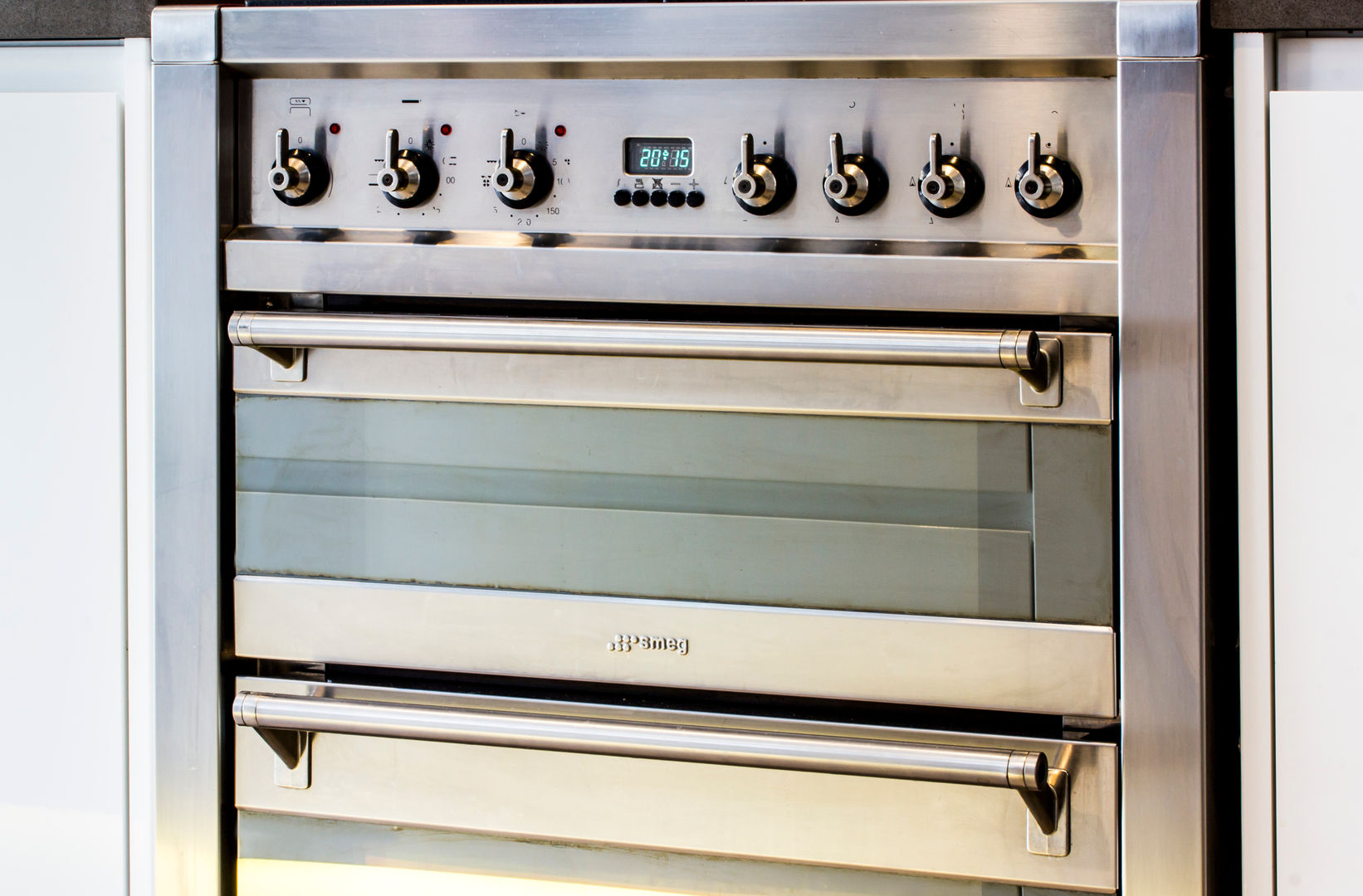 Modern cooker and oven Affleck Property Services Cucina moderna Accessori & Tessili