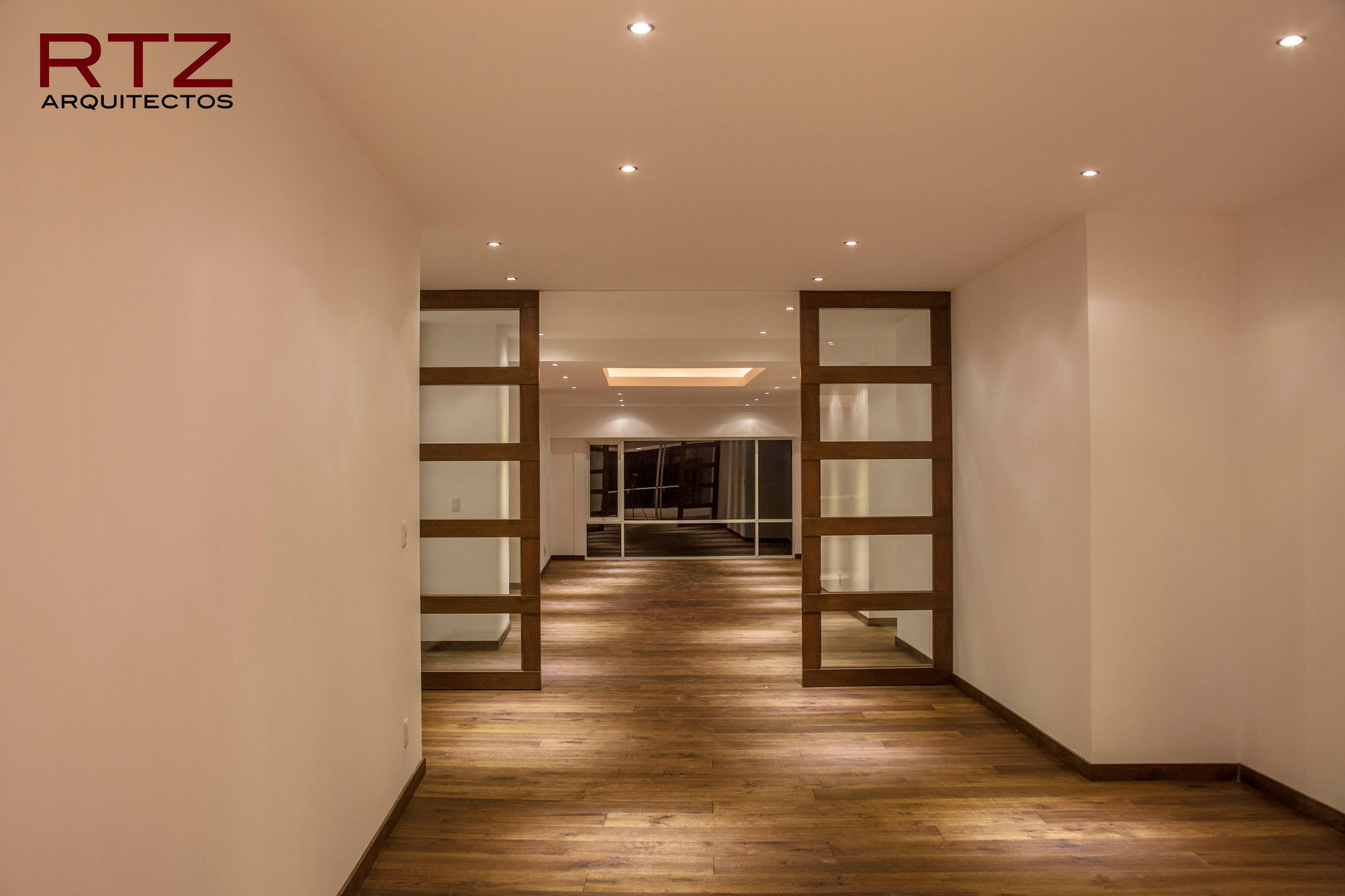 Departamento en Club de Golf, RTZ-Arquitectos RTZ-Arquitectos Стены и пол в стиле модерн