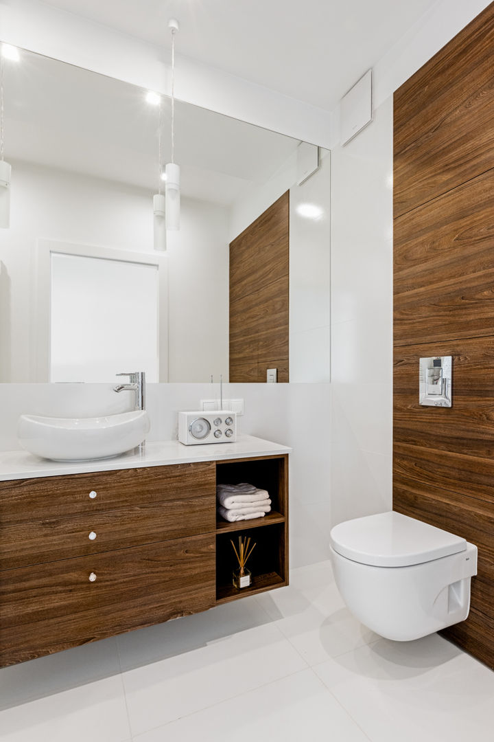 homify Minimal style Bathroom Wood Wood effect