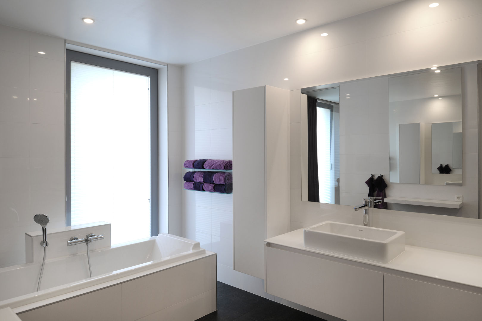 Aux portes du Limbourg, Luc Spits Interiors Luc Spits Interiors Modern bathroom