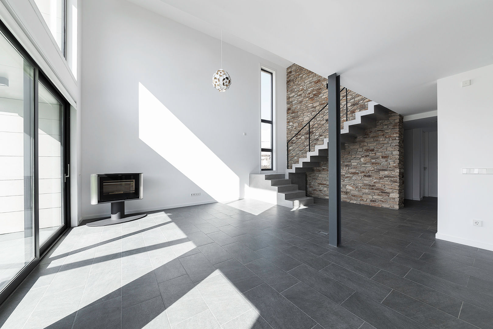 Vivienda en Mugardos, AD+ arquitectura AD+ arquitectura Living room Stone