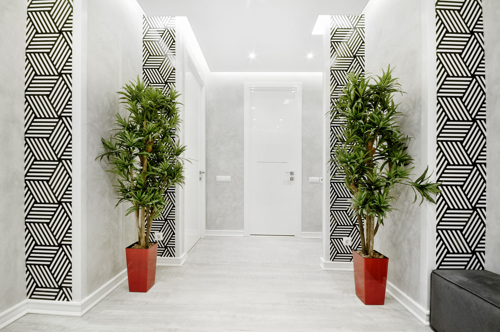 homify Minimalist corridor, hallway & stairs Plastic Lighting