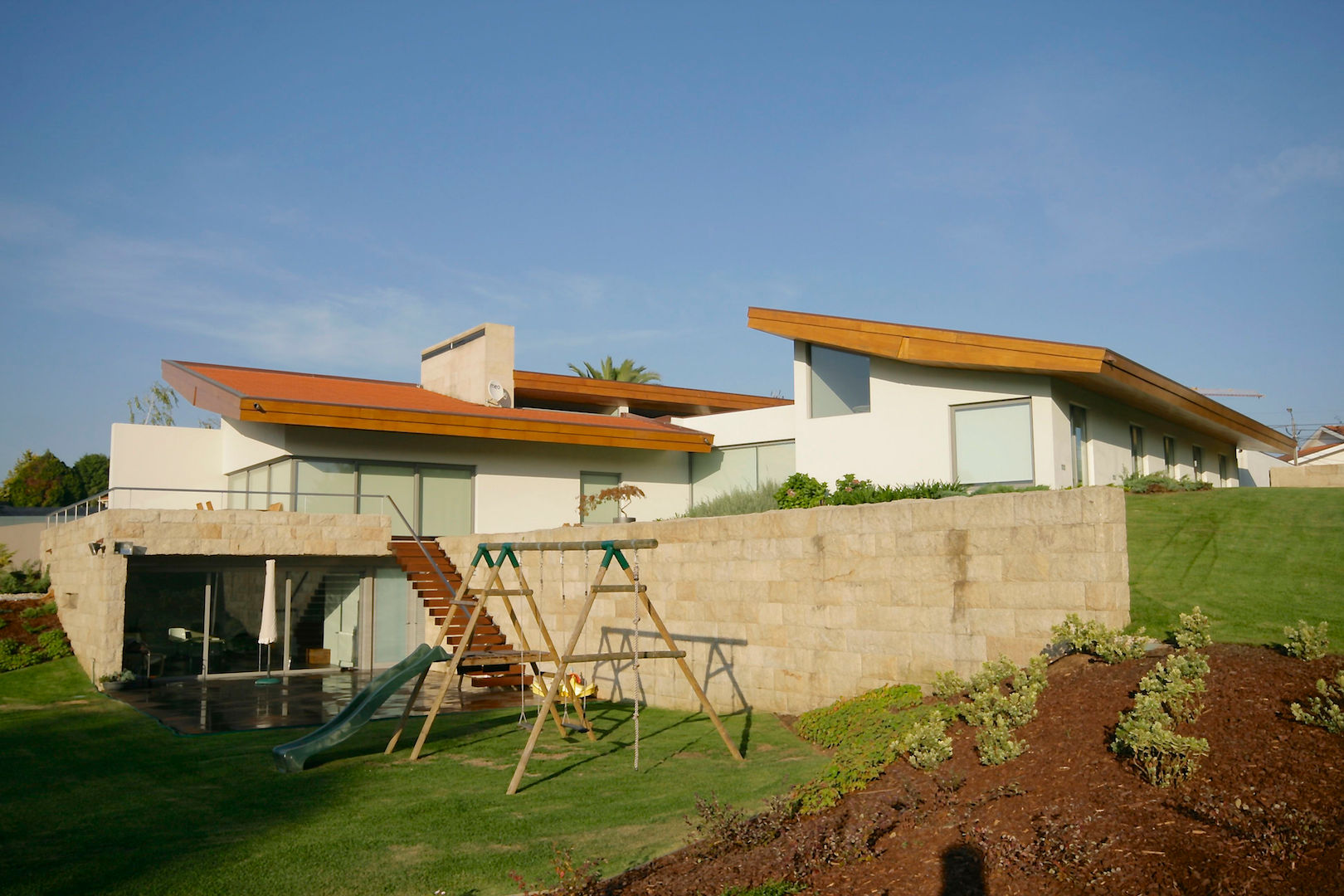 Casa em Santa Maria da Feira - 45 fotos para conhecer de lés a lés, Urban Core Urban Core Casas de estilo rural