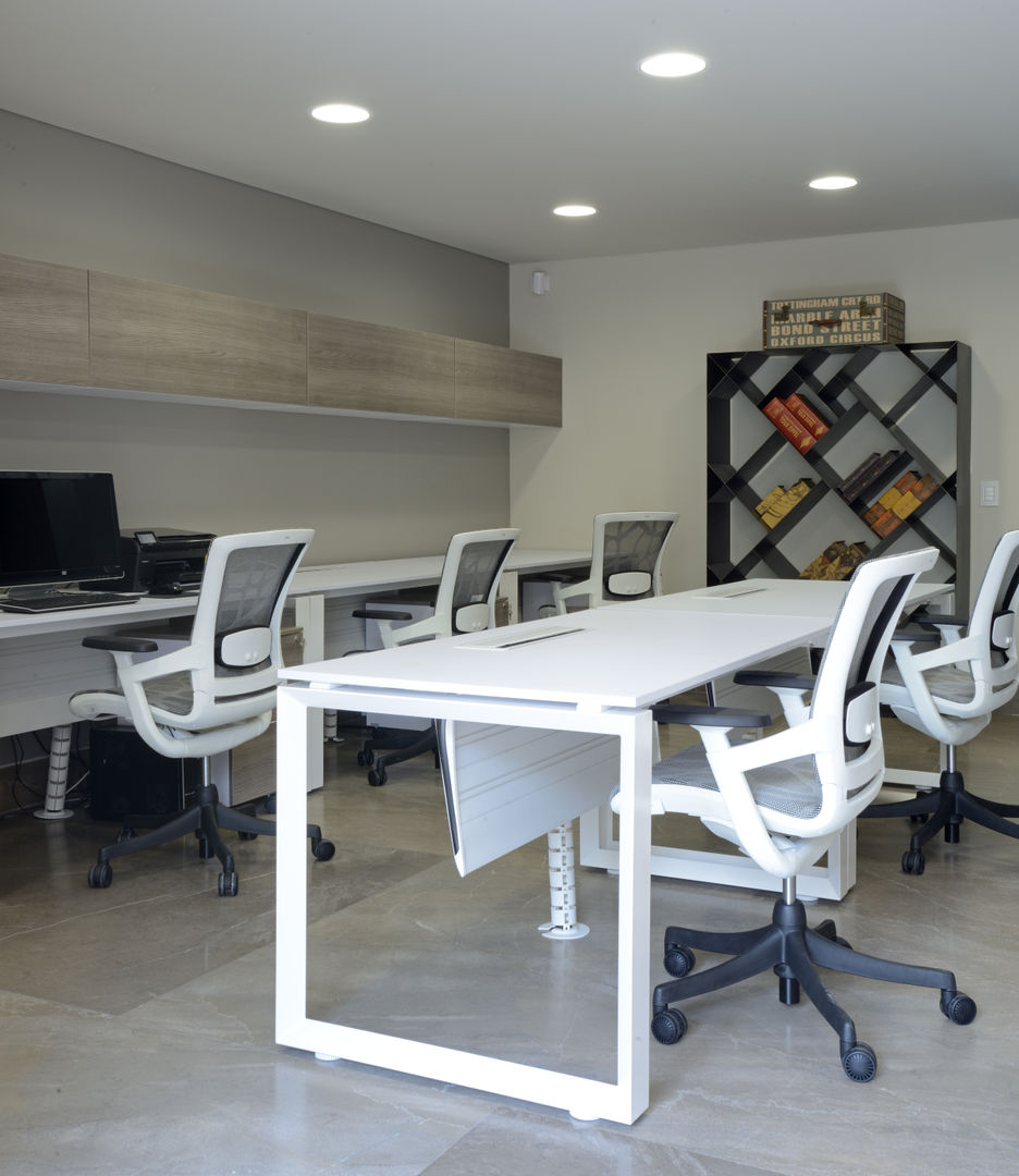 Estudio de tareas homify Oficinas Plástico Escritorios