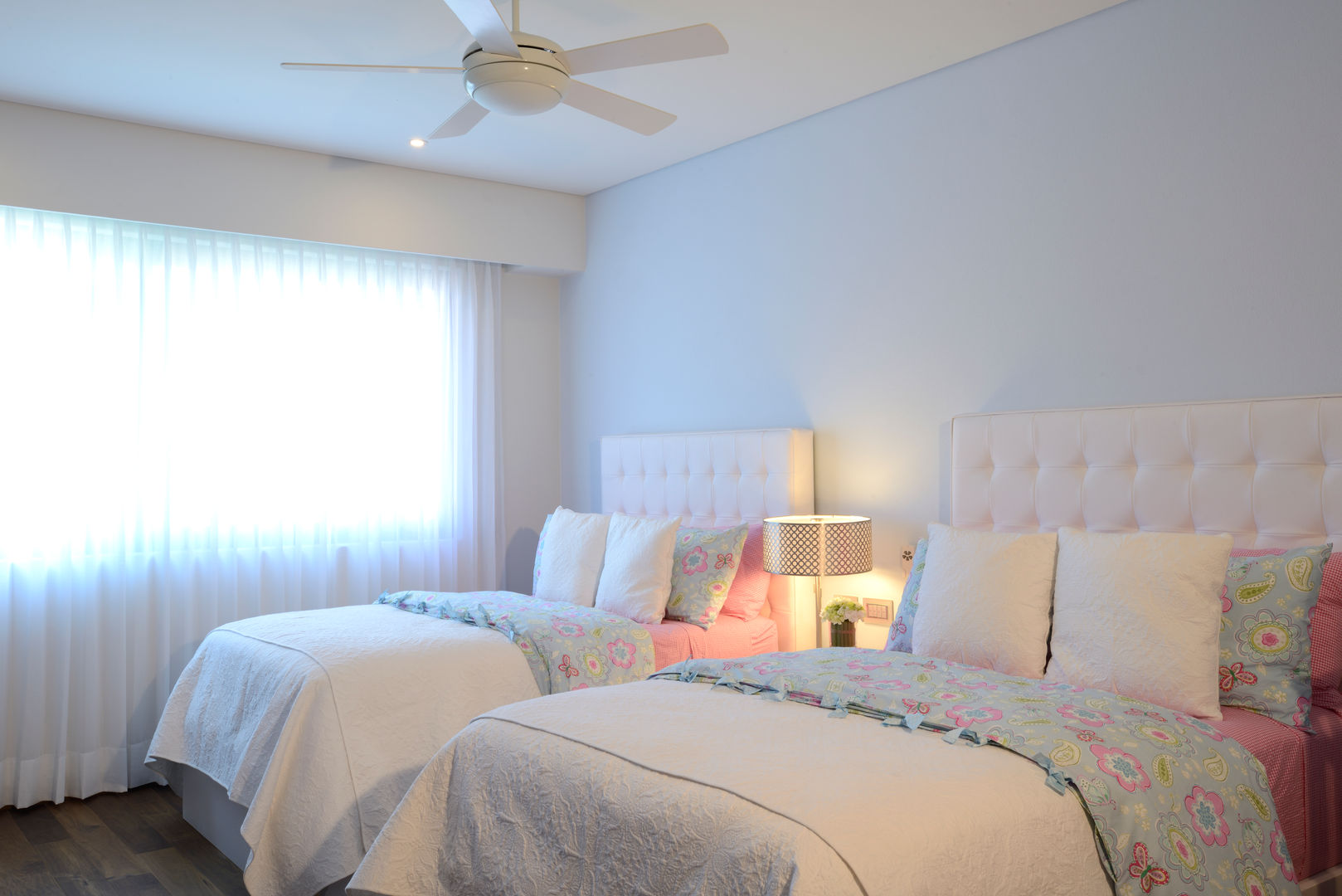 homify Nursery/kid’s room Beds & cribs