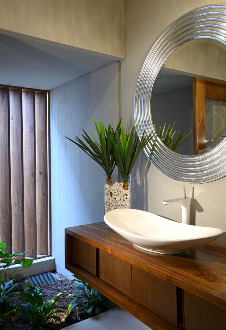 homify Modern bathroom Wood Wood effect Sinks