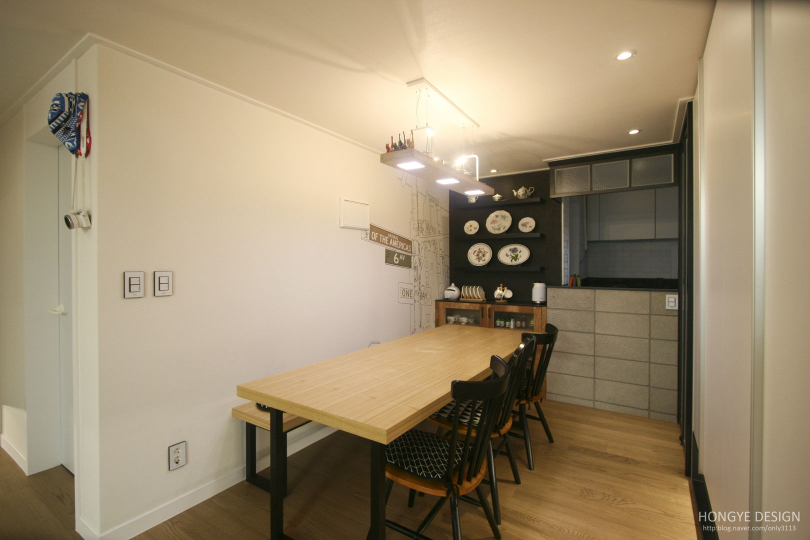 120인치 스크린이 우리집 거실에, 40py 모던한 인테리어 , 홍예디자인 홍예디자인 Modern dining room