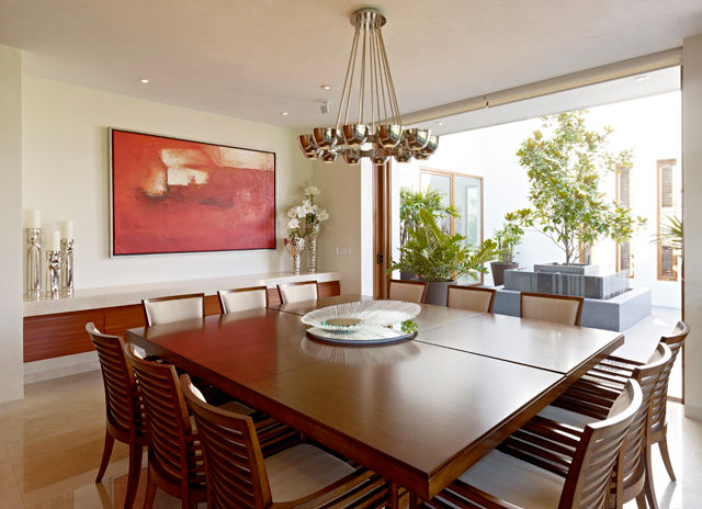 homify Modern dining room Wood Wood effect Tables