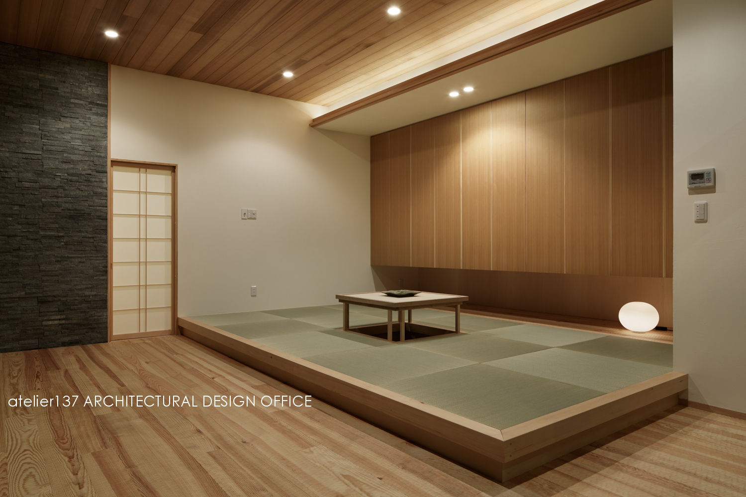 040軽井沢Cさんの家（増築）, atelier137 ARCHITECTURAL DESIGN OFFICE atelier137 ARCHITECTURAL DESIGN OFFICE ห้องนั่งเล่น
