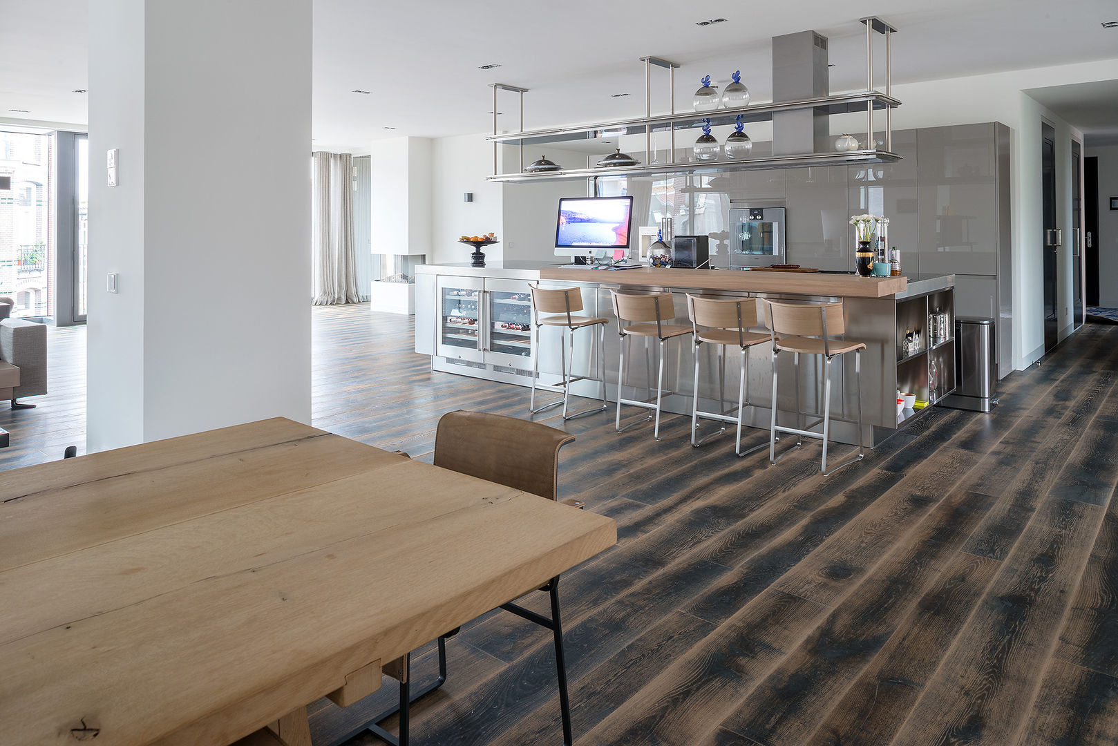 apartment in Amsterdam, Dennebos Flooring BV Dennebos Flooring BV جدران خشب Wood effect