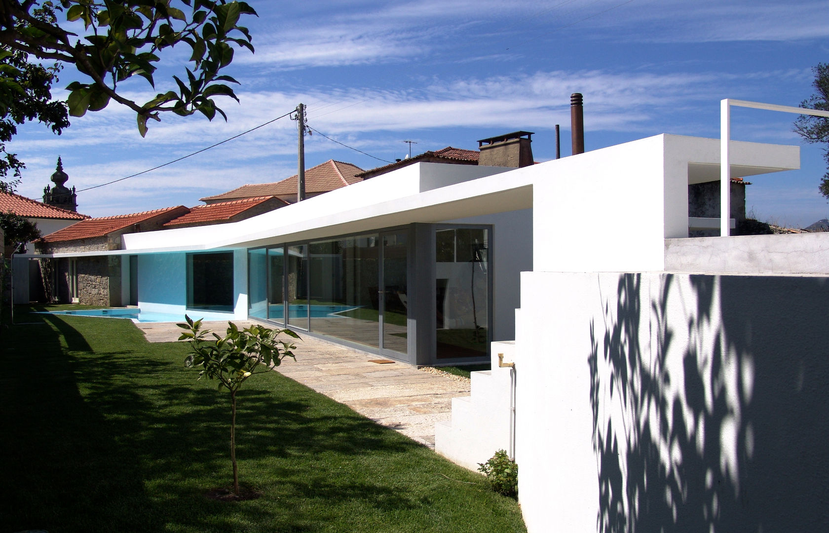 CASA PAULO QUEIROZ, MANUEL CORREIA FERNANDES, ARQUITECTO E ASSOCIADOS MANUEL CORREIA FERNANDES, ARQUITECTO E ASSOCIADOS Nhà