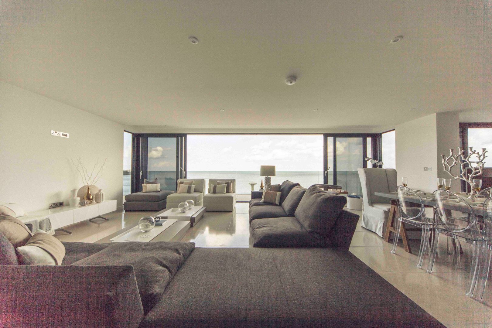 The Beach House, Carbis Bay Laurence Associates Гостиная в стиле модерн