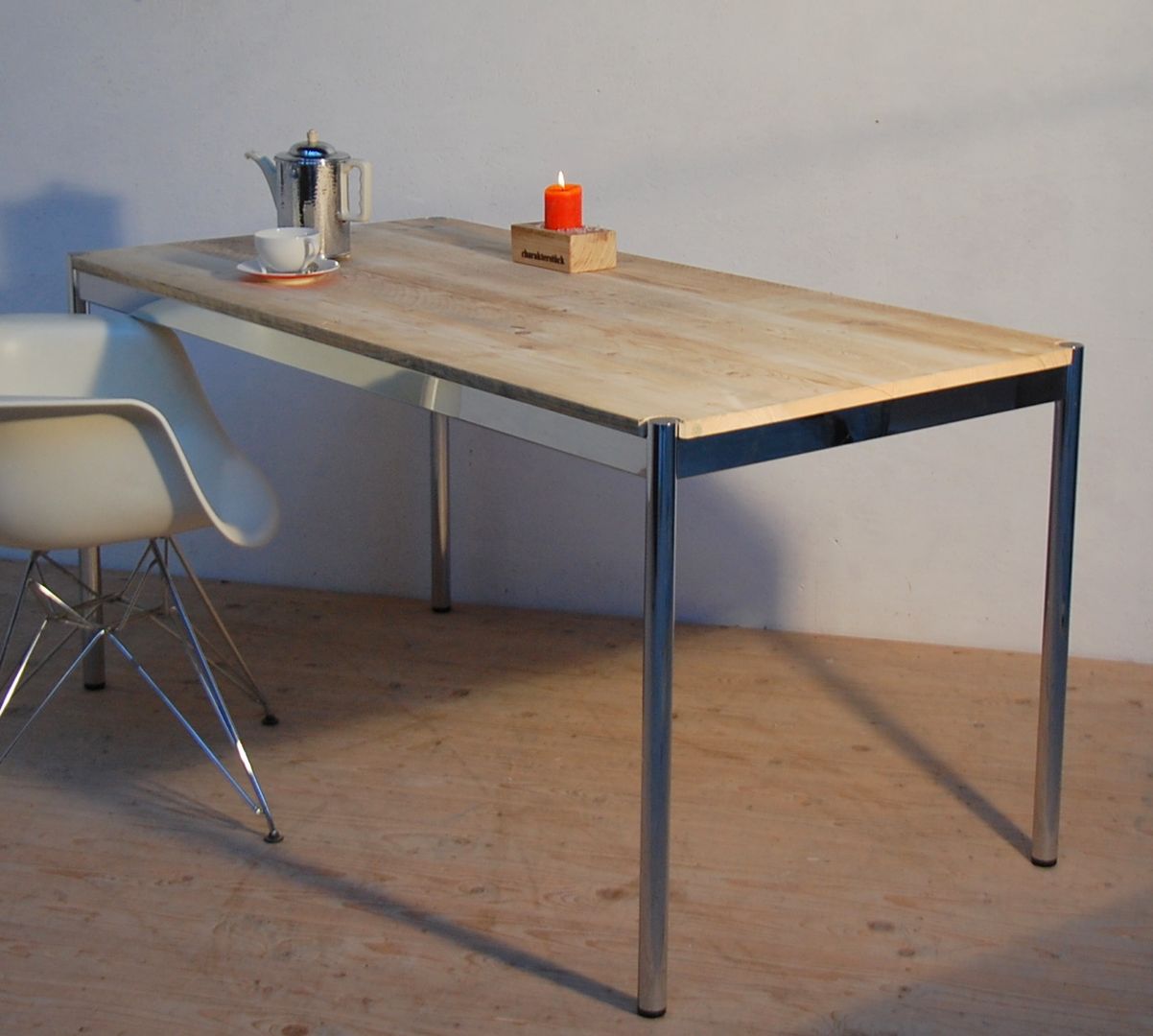 Tische und Bänke aus Bauholz , Tischlerei Charakterstück Tischlerei Charakterstück Modern style study/office Desks