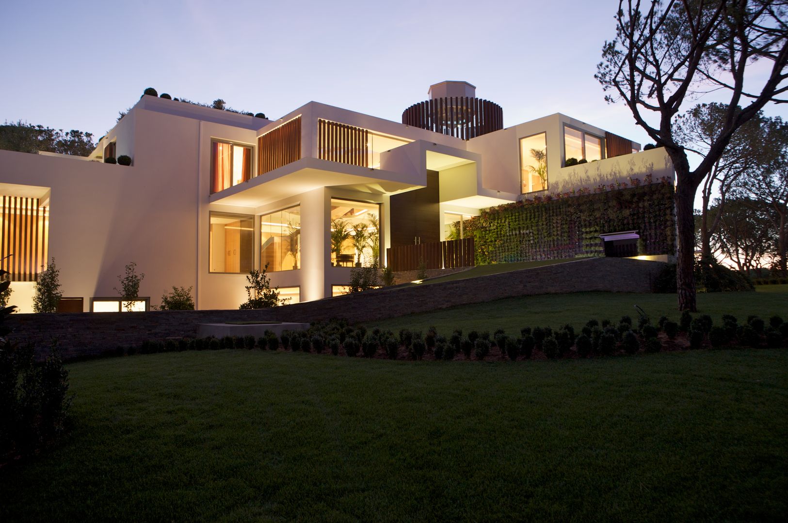 Casa Feng Shui * Quinta do Lago - Algarve, LC Vertical Gardens LC Vertical Gardens Giardino moderno Piante & Fiori
