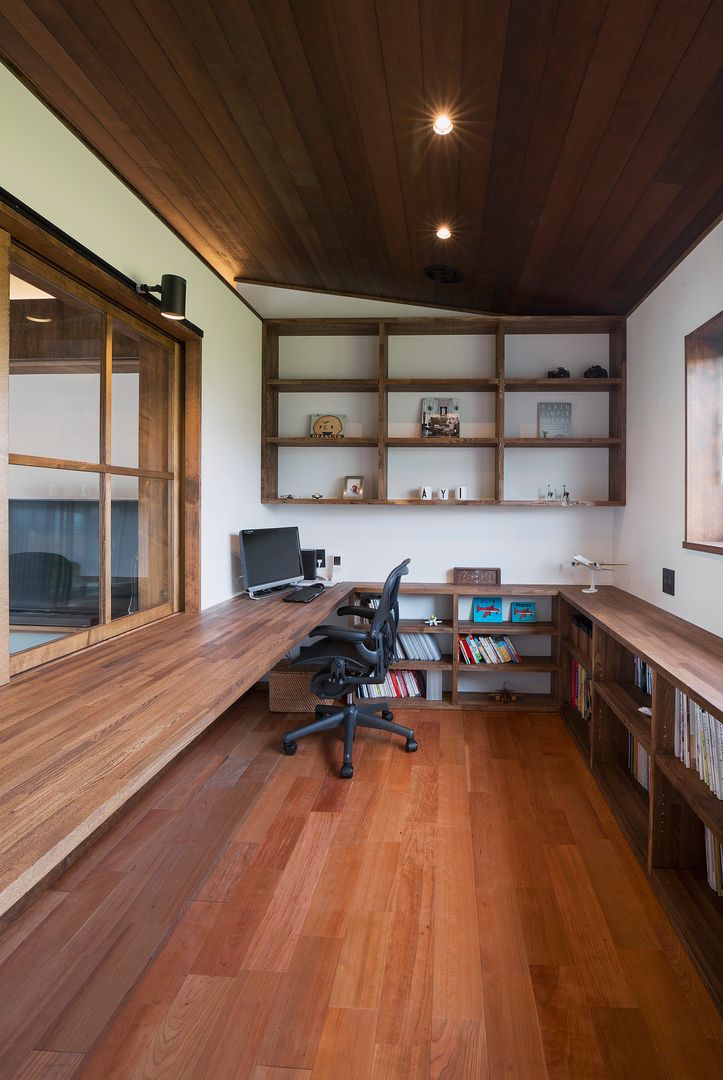 藤井下組の家, 空間設計室/kukanarchi 空間設計室/kukanarchi Eclectic style study/office Desks