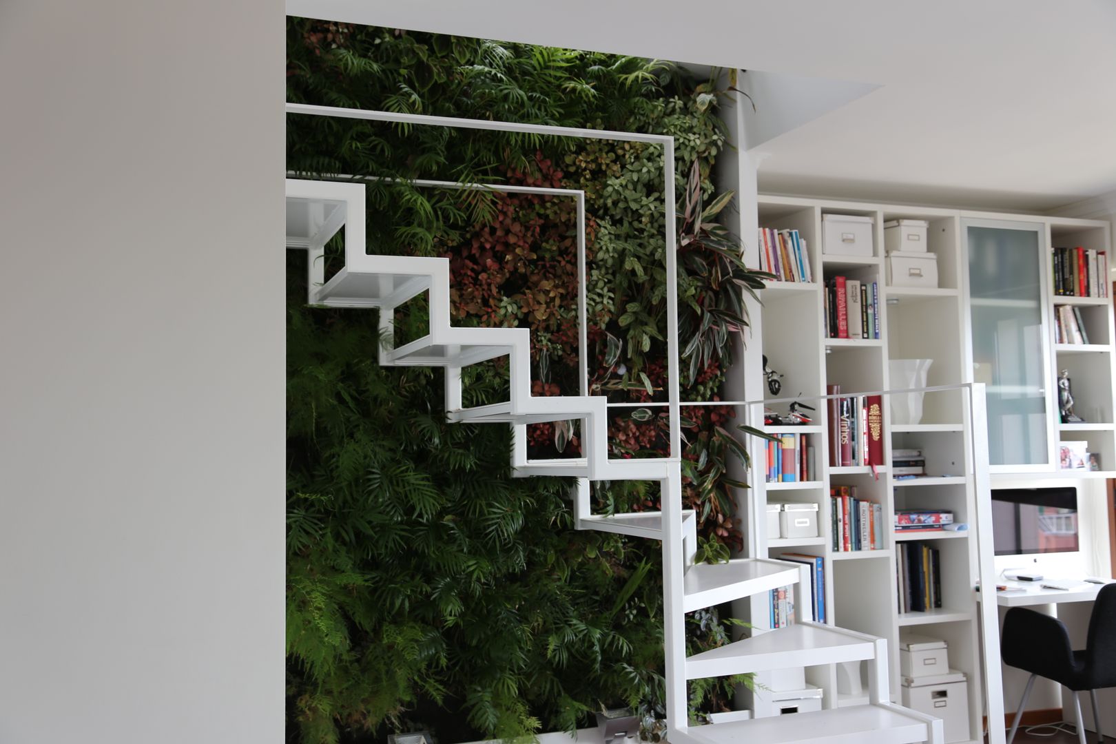 Apartamento Privado (Duplex) Zona do Lumiar/Lisboa - Portugal, LC Vertical Gardens LC Vertical Gardens สวน