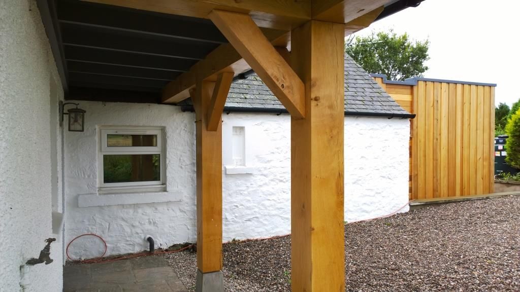 Oak frame porch Architects Scotland Ltd Rustieke huizen Massief hout Bont