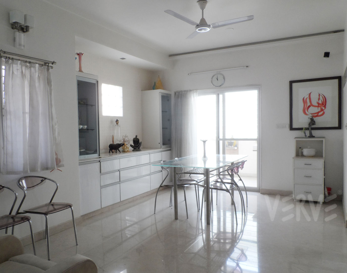 HOUSE IN WHITES, VERVE GROUP VERVE GROUP Phòng ăn phong cách tối giản