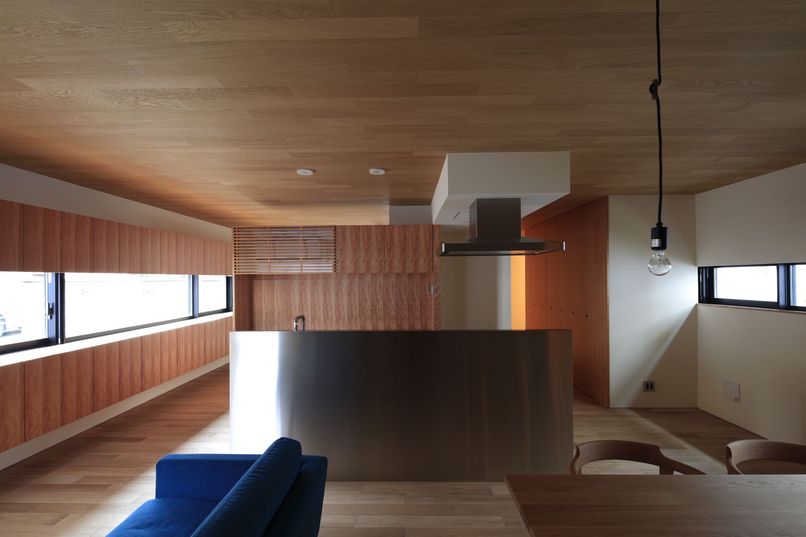 まぁるい引き手のある家, 有限会社Kaデザイン 有限会社Kaデザイン Modern kitchen
