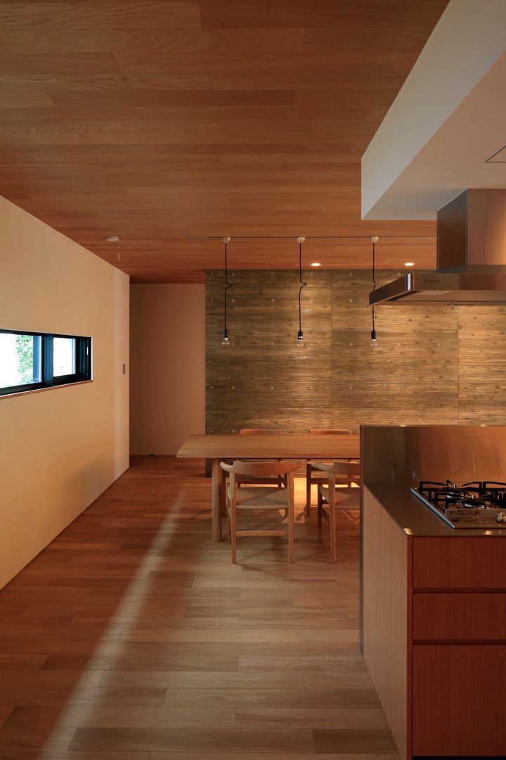 まぁるい引き手のある家, 有限会社Kaデザイン 有限会社Kaデザイン Modern dining room