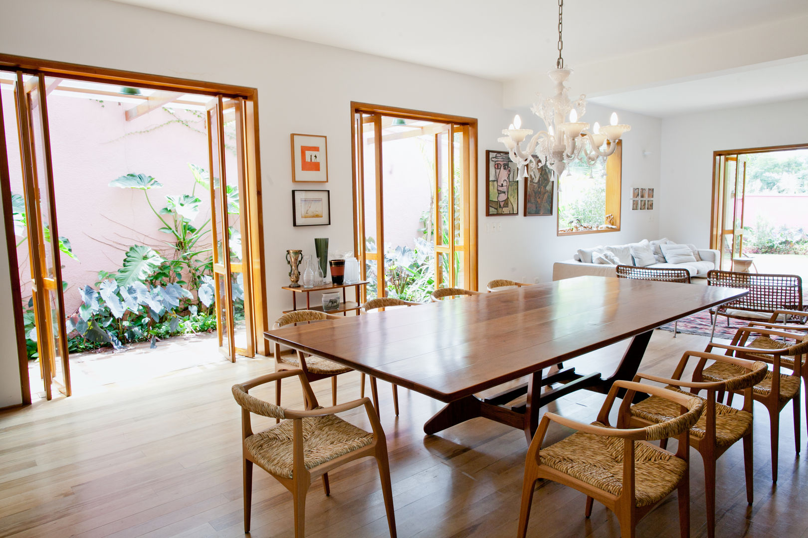 Casa Nando Reis, Estúdio Paulo Alves Estúdio Paulo Alves Modern dining room