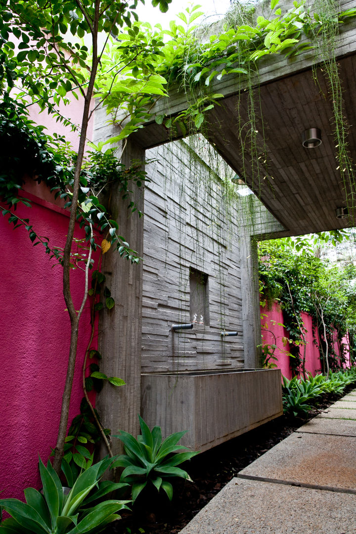 Casa Nando Reis, Estúdio Paulo Alves Estúdio Paulo Alves Balcones y terrazas modernos: Ideas, imágenes y decoración