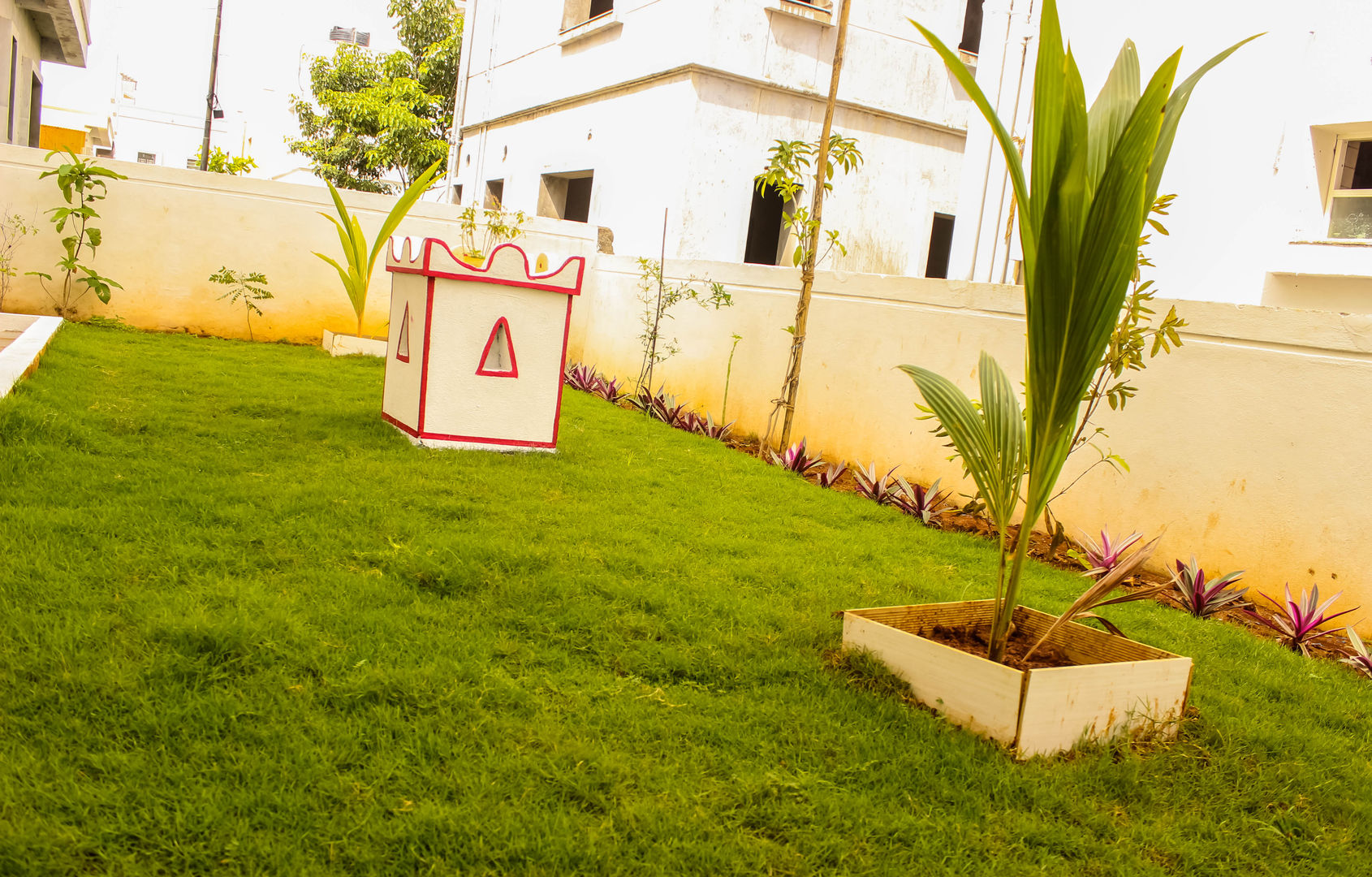 Villa at Appa Junction, Hyderabad., Happy Homes Designers Happy Homes Designers Vườn nội thất Interior landscaping