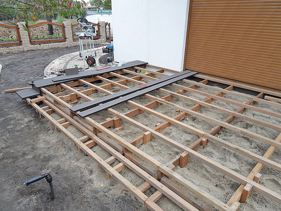 Cómo colocar un suelo de madera exterior 