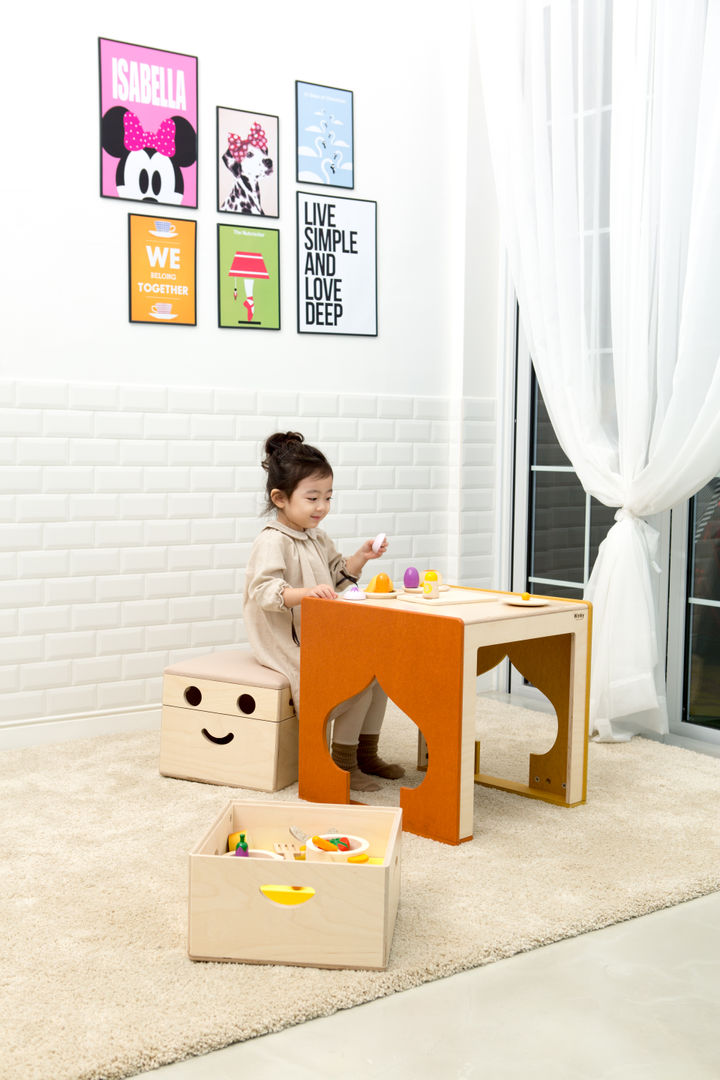 Winky boy2, YZAB YZAB غرفة الاطفال Desks & chairs