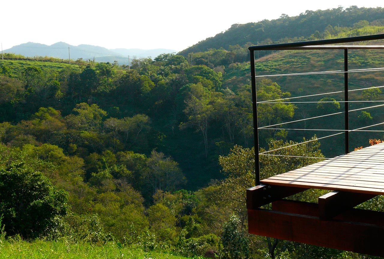 Casa em Guararema, Cabana Arquitetos Cabana Arquitetos Rustic style balcony, veranda & terrace Iron/Steel