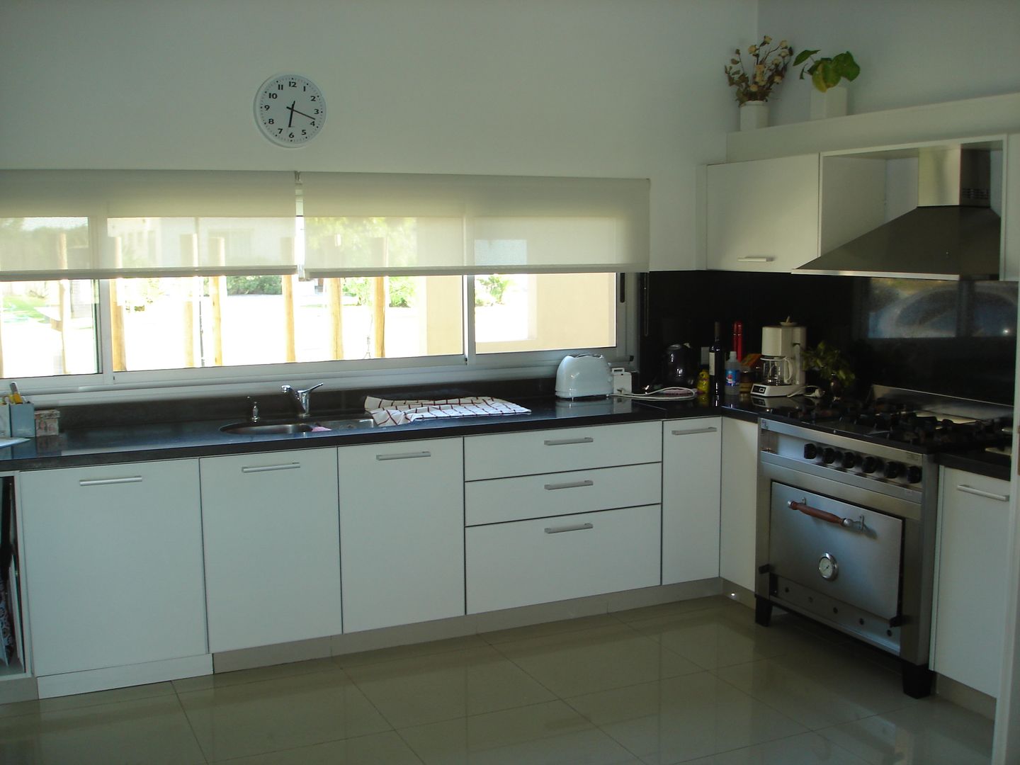 Casa en Barrio Cerrado, Fainzilber Arqts. Fainzilber Arqts. Kitchen