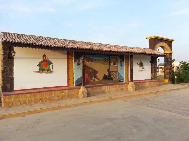 club house,swimming pool area entrance with traditional artwork CREATORS Casas rústicas