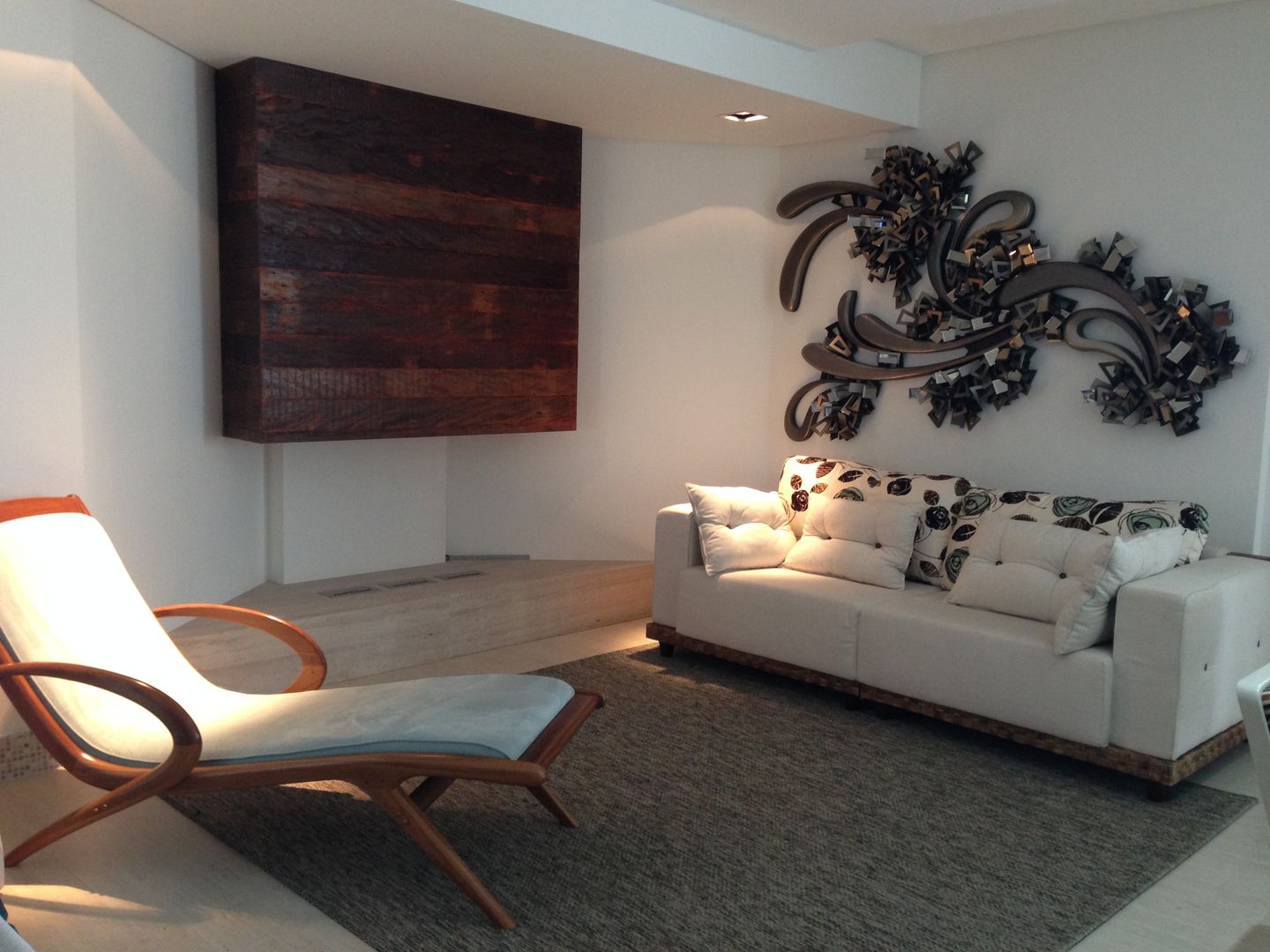 Sala de lareira, Laura Picoli Laura Picoli Modern living room Natural Fibre Beige